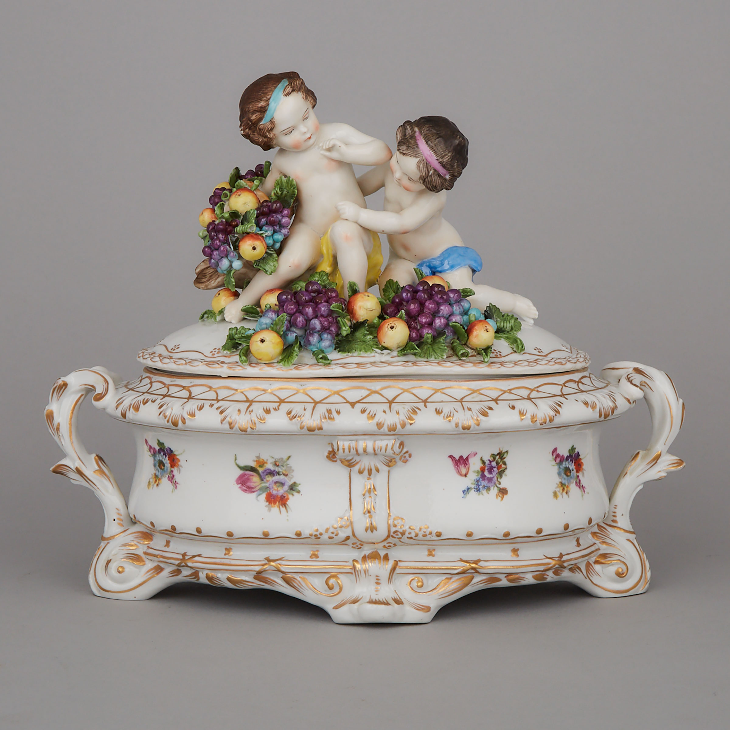 German ‘Naples’ Porcelain Small Covered Tureen, early 20th century