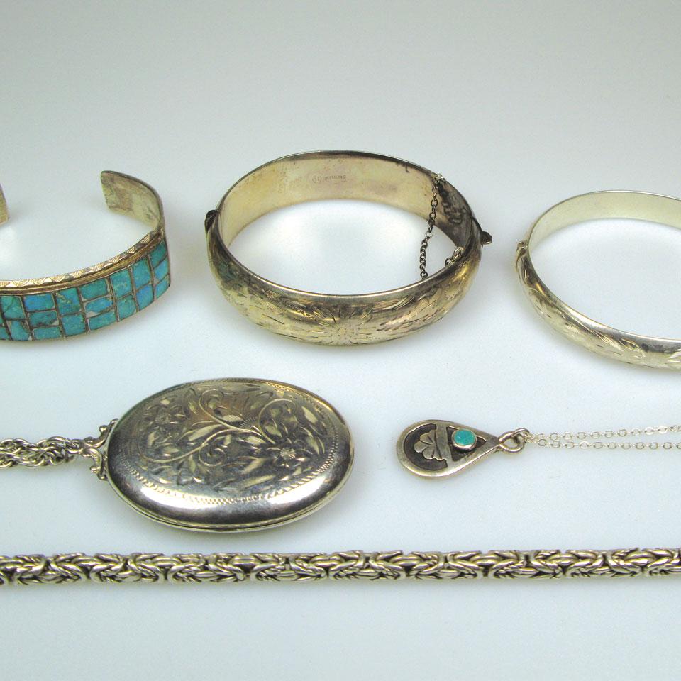 Small quantity of silver jewellery