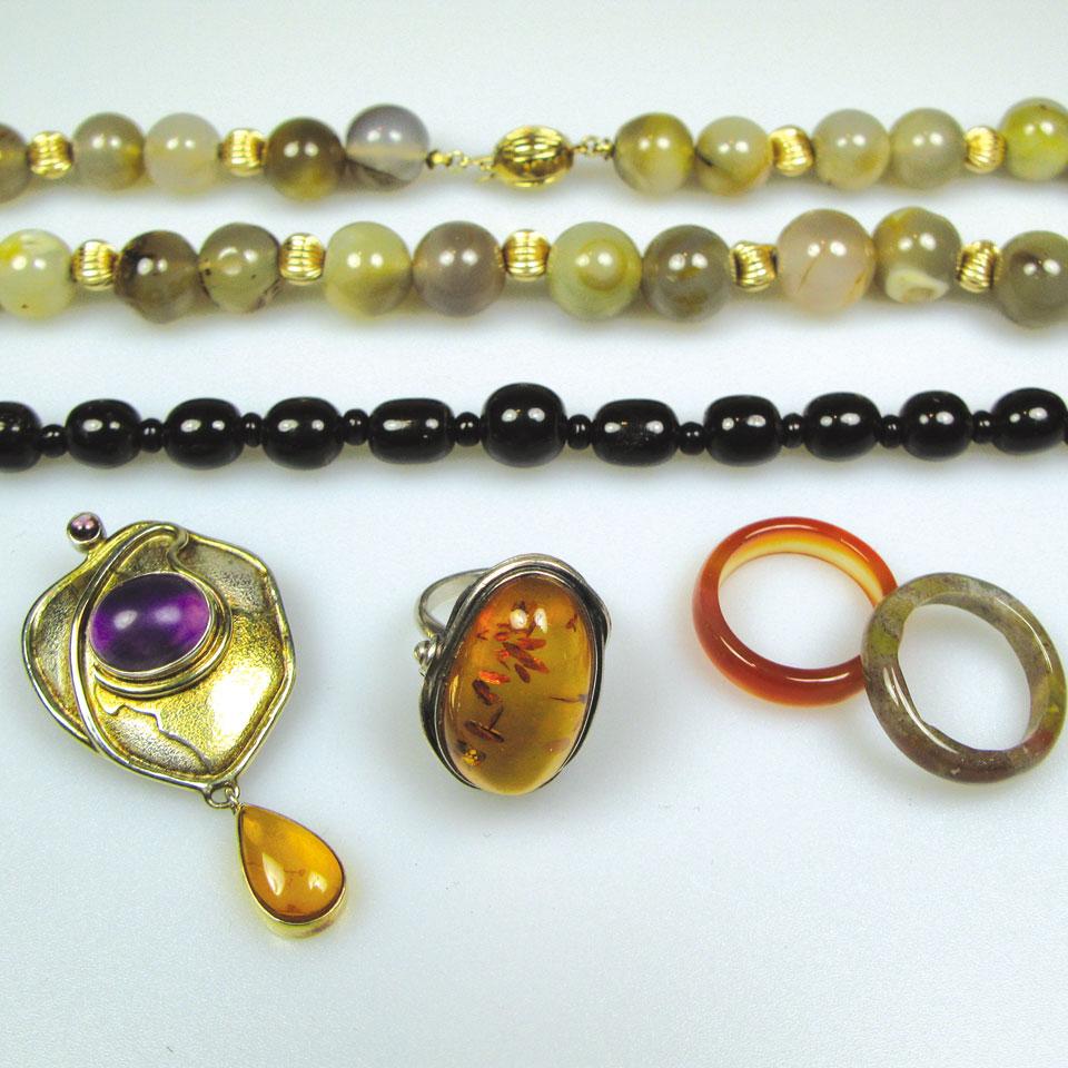 Small quantity of amber and agate jewellery, etc.