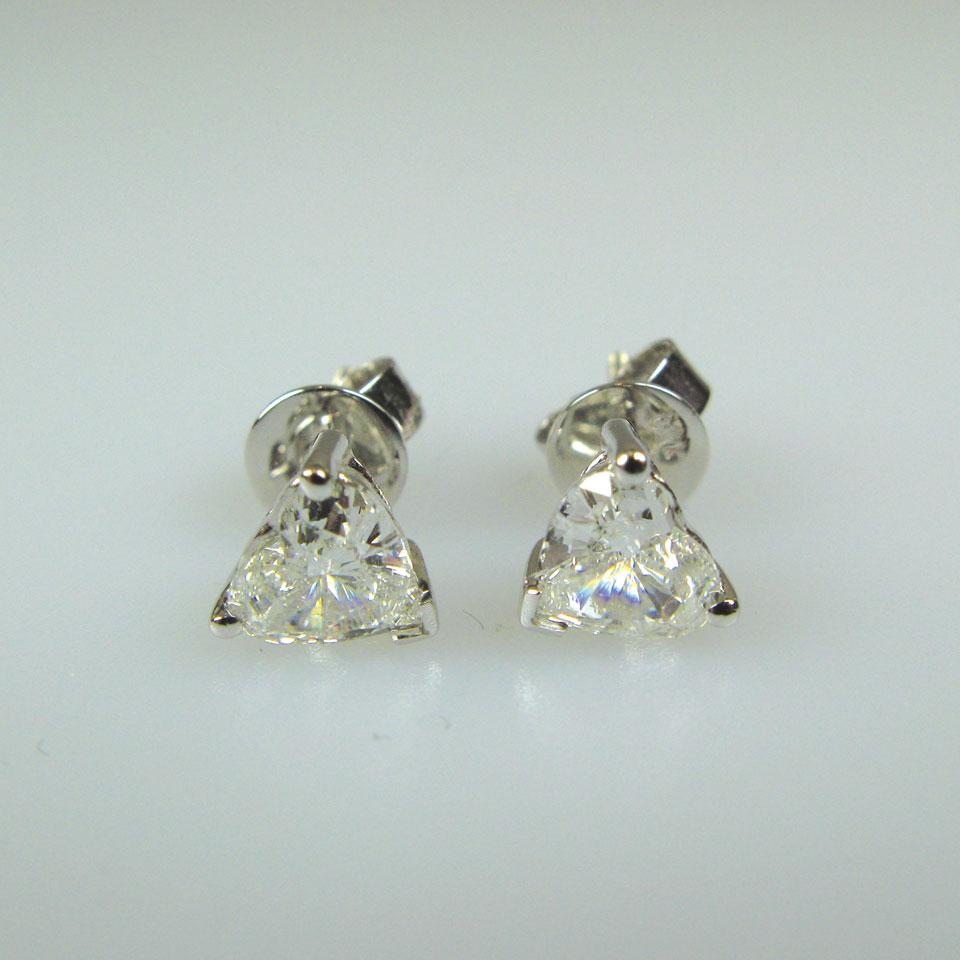 Pair of 18k white gold stud earrings