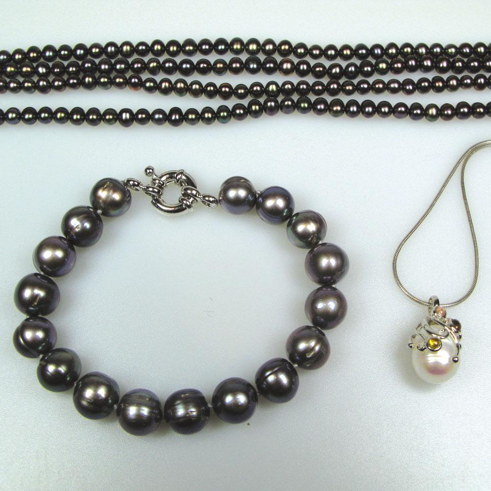 Small quantity of silver and pearl jewellery