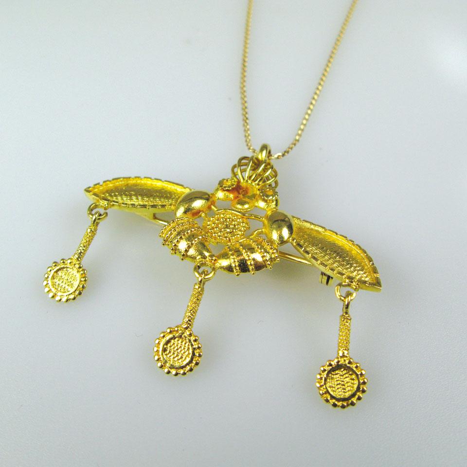 18k yellow gold “bee” pendant