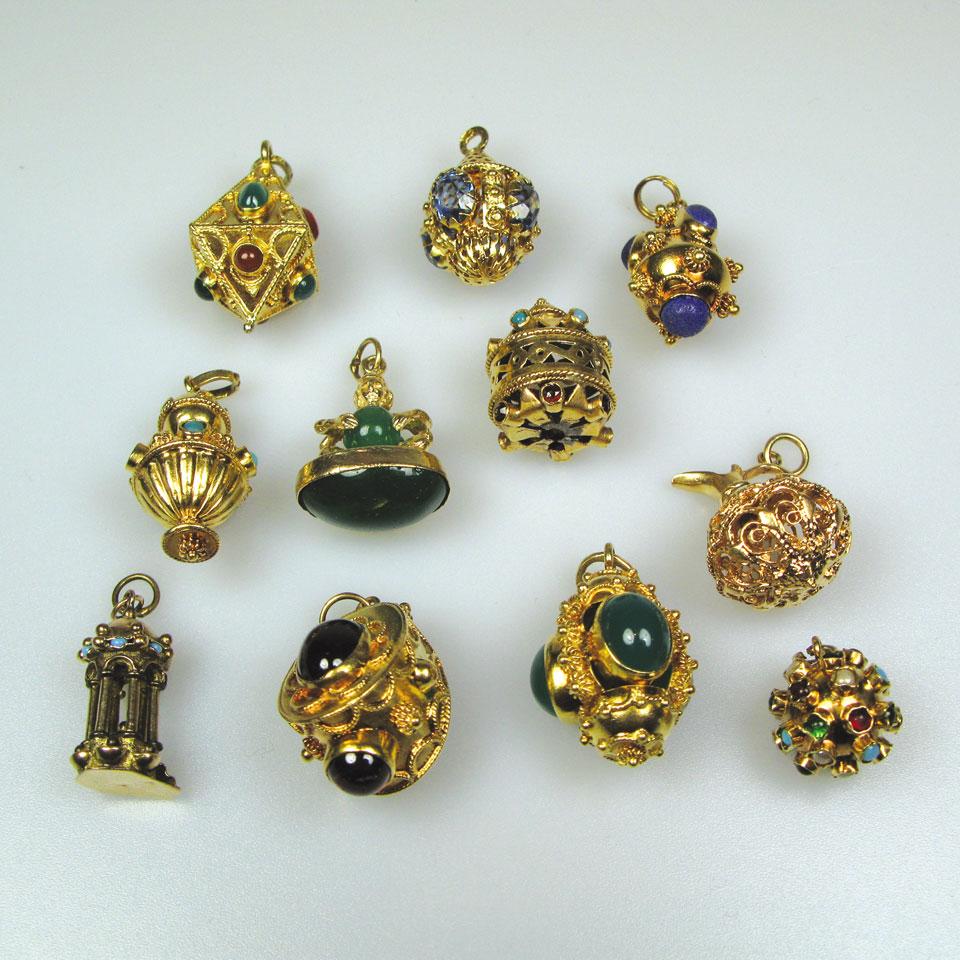 7 x 18k yellow gold pendants 