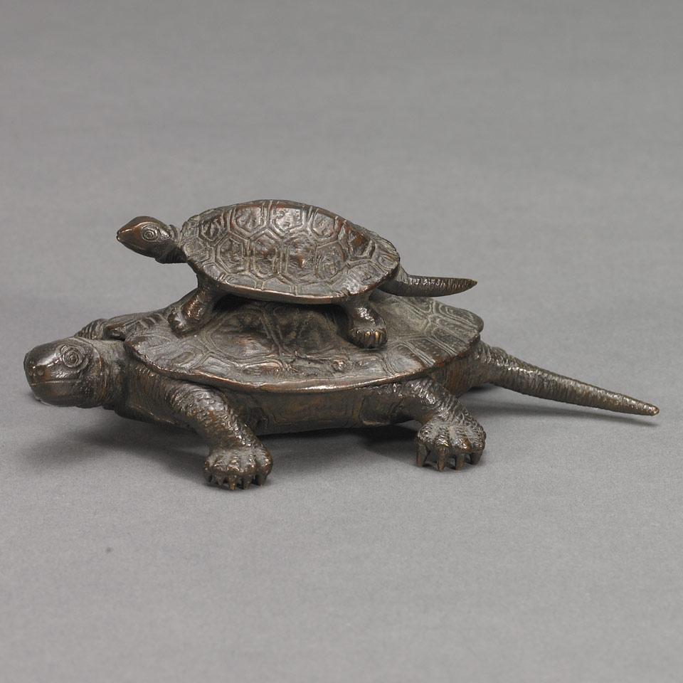 Small Japanese Patinated Bronze Hinged Box in the Form of Baby Turtle atop Mother, c.1900