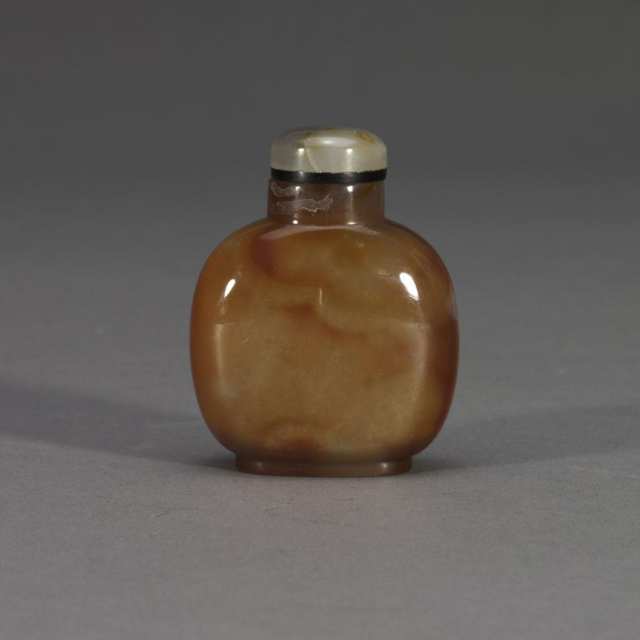 Fine Carved Agate Cameo Snuff Bottle, QIng Dynasty, 19th Century