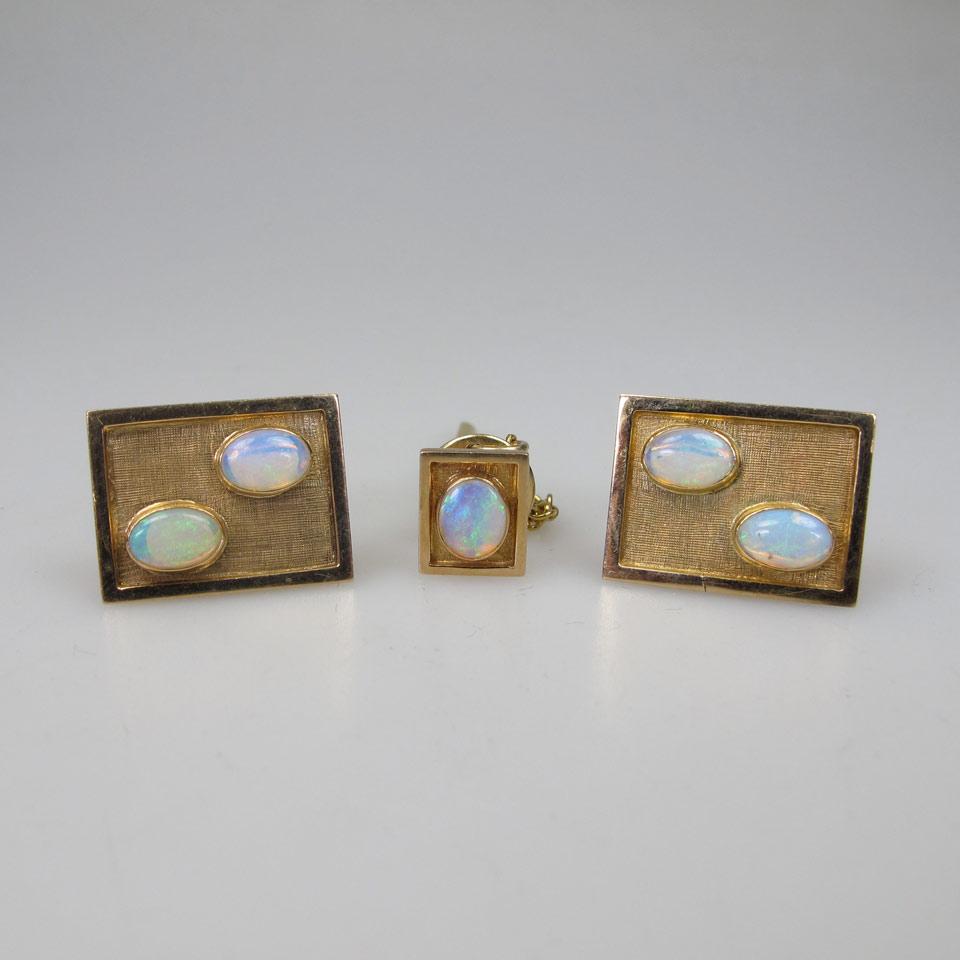 Pair Of 14k Yellow Gold Cufflinks With Matching Tie Tack