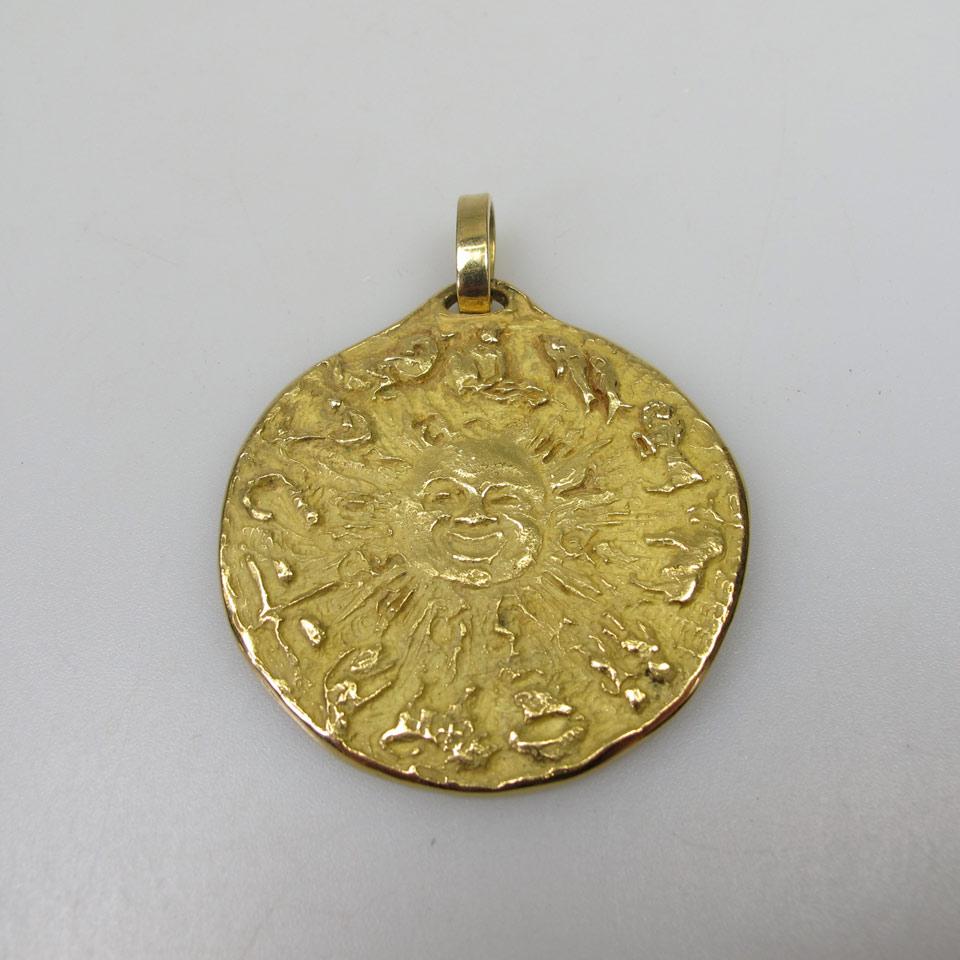 Italian 18k Yellow Gold Circular Zodiac Pendant
