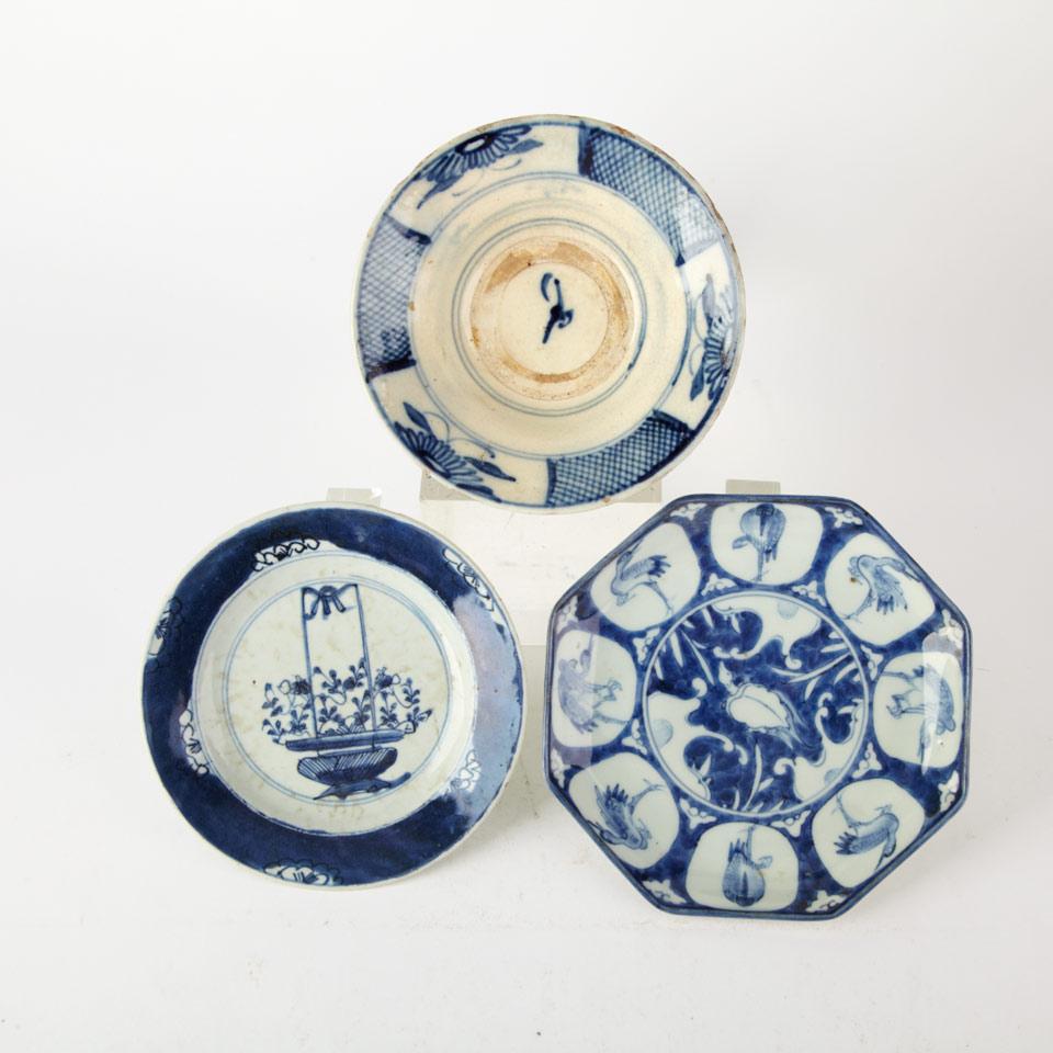Export Blue and White ‘Floral Basket’ Dish, Kangxi Period (1662-1722)