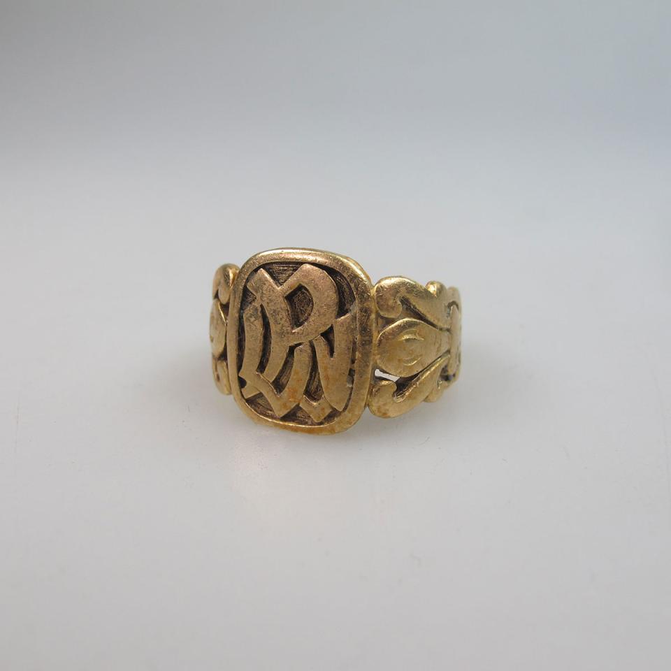 Men’s 18k Yellow Gold Signet Ring