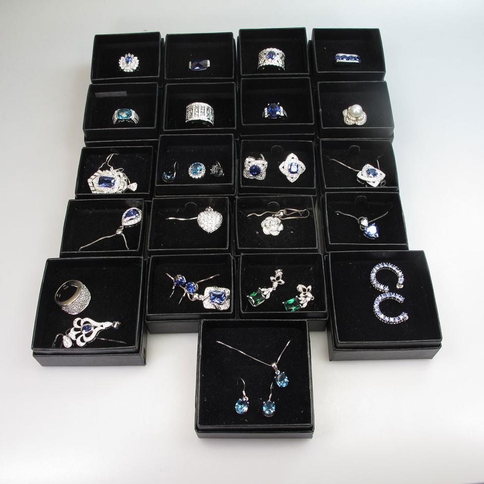 Small Quantity Of Sterling Silver Jewellery 