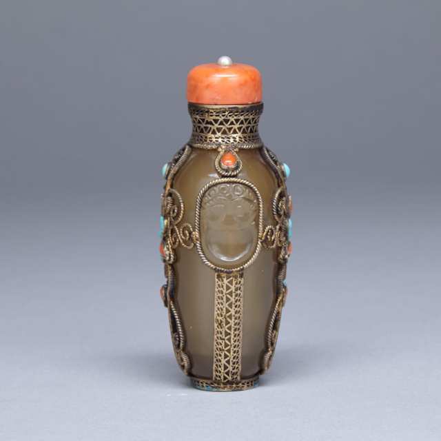 Hardstone and Silver Wire Embellished Agate Snuff Bottle, 19th Century
