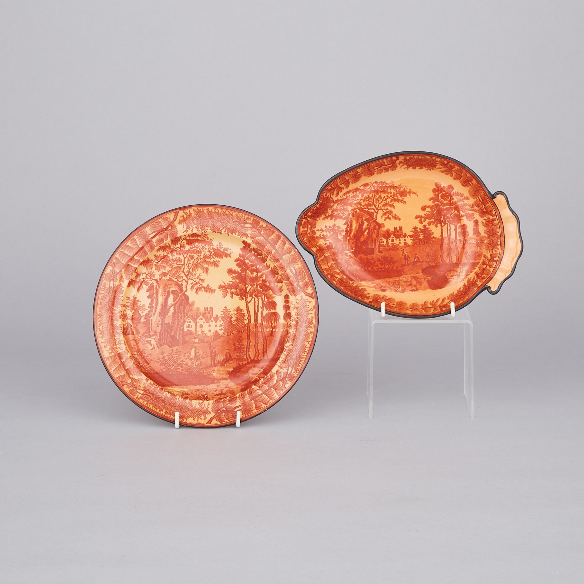 Davenport Red-Printed ‘Bisham Abbey’ Pattern Chalcedony Plate and Oval Dish, c.1810
