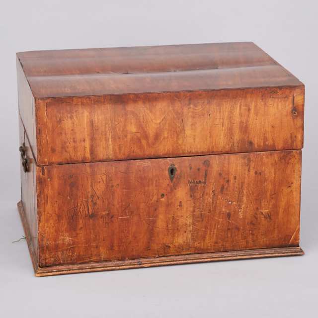 Georgian Mahogany 12 Decanter Box, late 18th century
