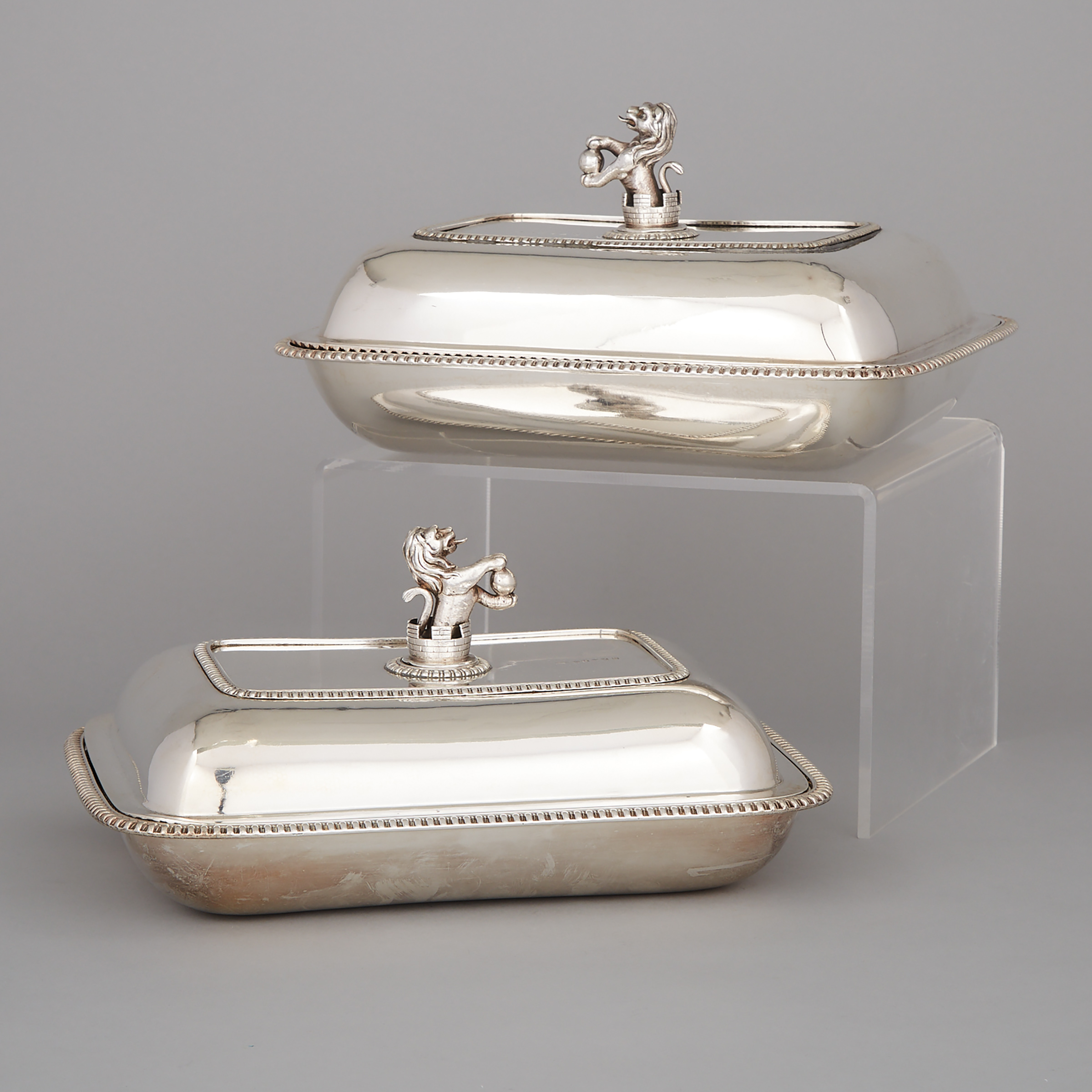Pair of George III Irish Silver Covered Entrée Dishes, Gustavus Byrne for William Law, Dublin, 1812